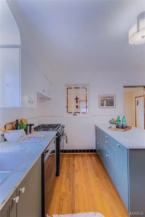 Kitchen - 6743 Devonshire Ave, Saint Louis, MO 63109 photo 4 of 6