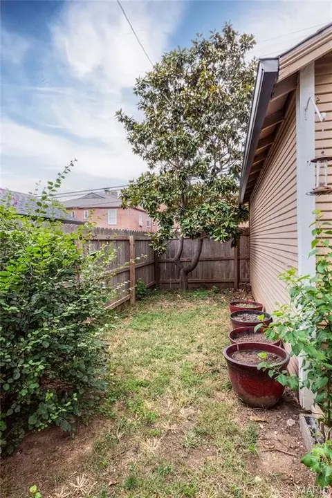 Exterior - 6743 Devonshire Ave, Saint Louis, MO 63109 photo 7 of 8