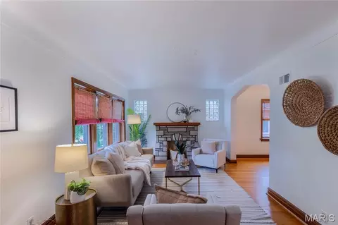 Living - 6743 Devonshire Ave, Saint Louis, MO 63109 photo 3 of 3