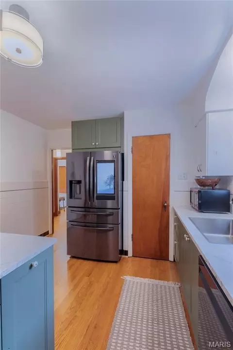 Kitchen - 6743 Devonshire Ave, Saint Louis, MO 63109 photo 5 of 6