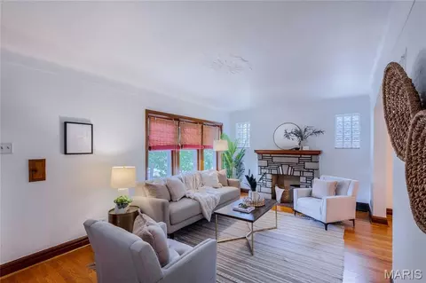Living - 6743 Devonshire Ave, Saint Louis, MO 63109 photo 2 of 3