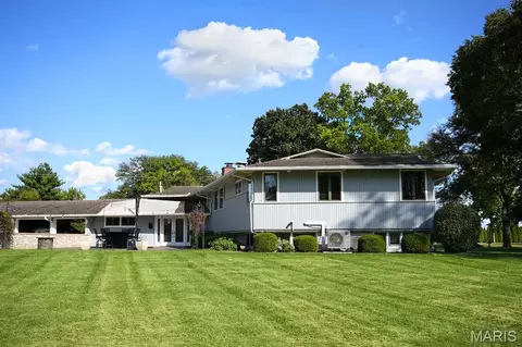 Exterior - 1114 S Perrine Ave, Centralia, IL 62801 photo 14 of 28