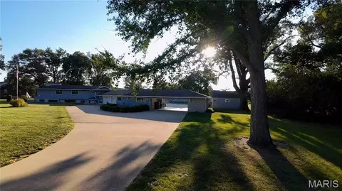 Exterior - 1114 S Perrine Ave, Centralia, IL 62801 photo 9 of 28