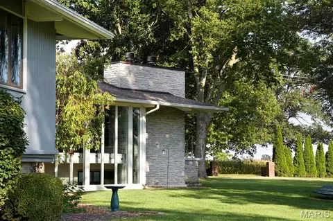 Exterior - 1114 S Perrine Ave, Centralia, IL 62801 photo 22 of 28