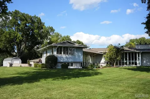 Exterior - 1114 S Perrine Ave, Centralia, IL 62801 photo 17 of 28