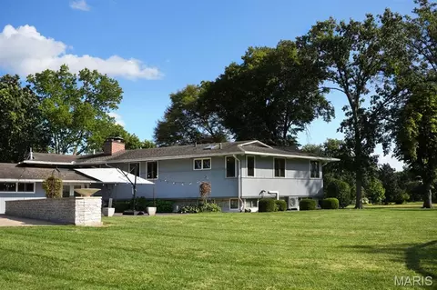 Exterior - 1114 S Perrine Ave, Centralia, IL 62801 photo 13 of 28