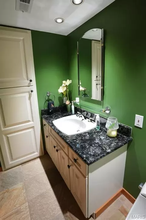Bath - 1114 S Perrine Ave, Centralia, IL 62801 photo 1 of 4
