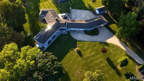 Exterior - 1114 S Perrine Ave, Centralia, IL 62801 photo 8 of 28