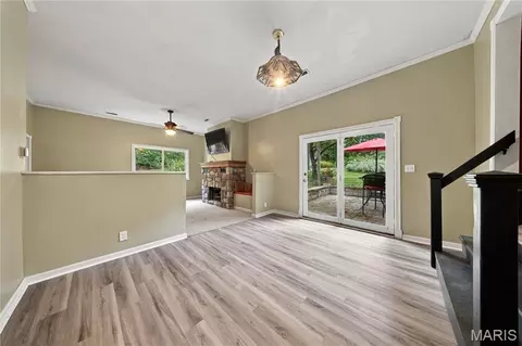 Living - 47 W Nottingham Cir, Sullivan, MO 63080 photo 3 of 5