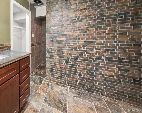 Bath - 47 W Nottingham Cir, Sullivan, MO 63080 photo 1 of 5