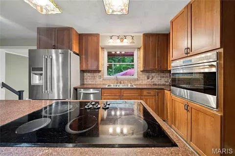 Kitchen - 47 W Nottingham Cir, Sullivan, MO 63080 photo 3 of 3