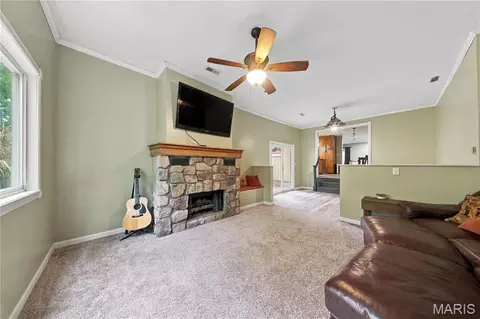 Living - 47 W Nottingham Cir, Sullivan, MO 63080 photo 4 of 5