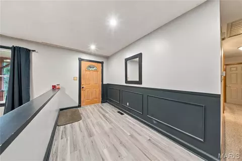 Entry Way - 47 W Nottingham Cir, Sullivan, MO 63080 photo 2 of 2