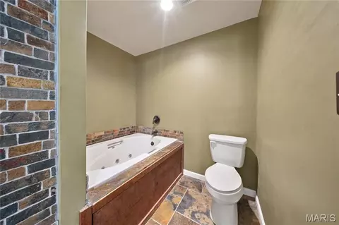 Bath - 47 W Nottingham Cir, Sullivan, MO 63080 photo 2 of 5