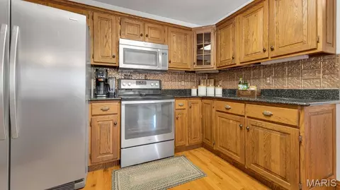 Kitchen - 2371 Highway 100, Hermann, MO 65041 photo 4 of 4