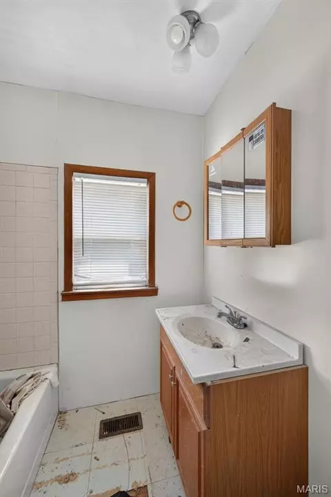 Bath - 5080 Hillcrest Rd, Arnold, MO 63010 photo 2 of 2
