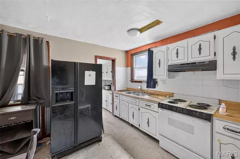 Kitchen - 5080 Hillcrest Rd, Arnold, MO 63010 photo 1 of 2