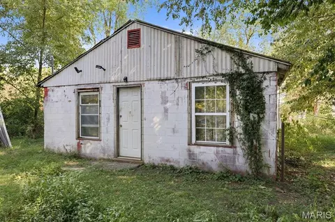 Other - 841 W Maple, Flora, IL 62839 photo 2 of 4