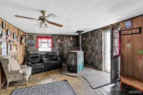 Living - 841 W Maple, Flora, IL 62839 photo 1 of 1