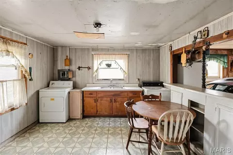 Kitchen - 841 W Maple, Flora, IL 62839 photo 2 of 2