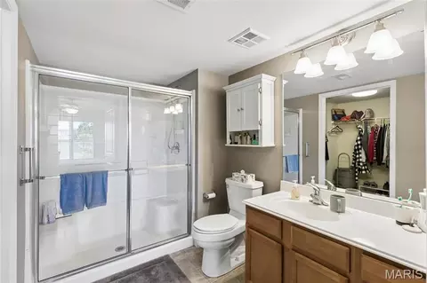 Bath - 422 Bramblett Hls, O'fallon, MO 63366 photo 1 of 2