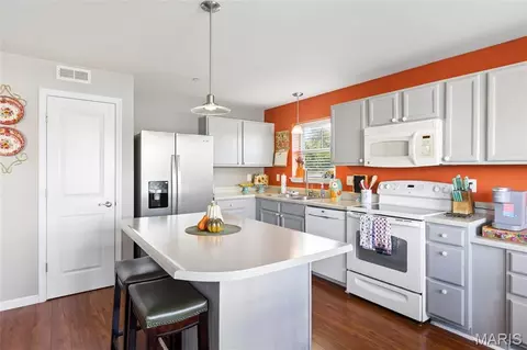 Kitchen - 422 Bramblett Hls, O'fallon, MO 63366 photo 2 of 3