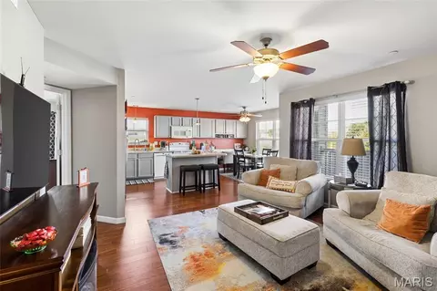 Living - 422 Bramblett Hls, O'fallon, MO 63366 photo 2 of 2