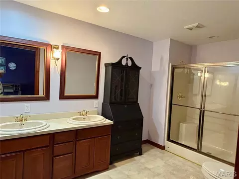 Bath - 111 Westview, Palmyra, MO 63461 photo 1 of 3