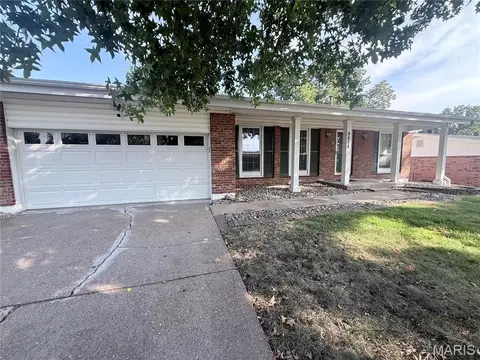 4458 Rhine Dr, Florissant, MO 63033
