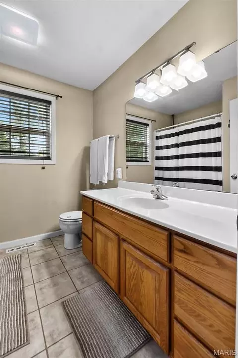 Bath - 398 Mark Ave, Jackson, MO 63755 photo 2 of 3