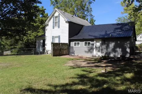 711 Lampert St, Alton, IL 62002