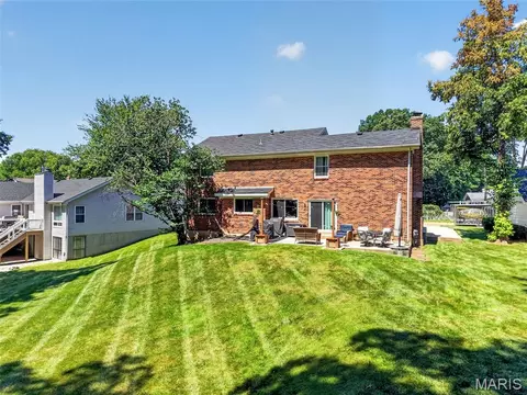 Exterior - 874 Sugar Hill Dr, Manchester, MO 63021 photo 6 of 16