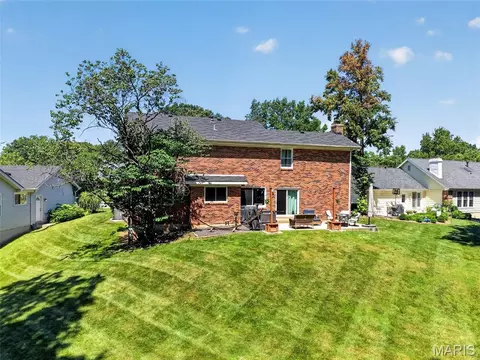 Exterior - 874 Sugar Hill Dr, Manchester, MO 63021 photo 9 of 16
