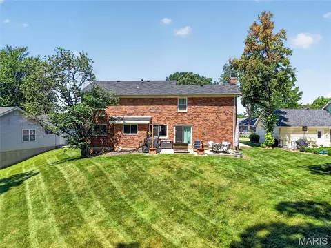 Exterior - 874 Sugar Hill Dr, Manchester, MO 63021 photo 7 of 16