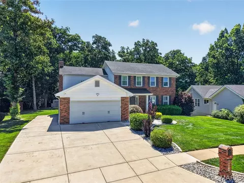 Exterior - 874 Sugar Hill Dr, Manchester, MO 63021 photo 3 of 16