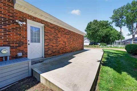 Exterior - 874 Sugar Hill Dr, Manchester, MO 63021 photo 10 of 16