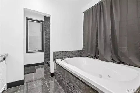 Bath - 324 Druscilla Ln, Waterloo, IL 62298 photo 4 of 9