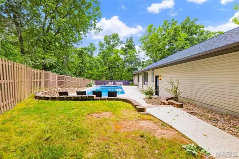 Exterior - 324 Druscilla Ln, Waterloo, IL 62298 photo 28 of 33