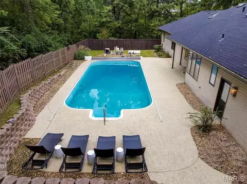 Exterior - 324 Druscilla Ln, Waterloo, IL 62298 photo 15 of 33
