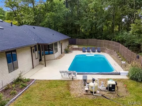 Exterior - 324 Druscilla Ln, Waterloo, IL 62298 photo 13 of 33
