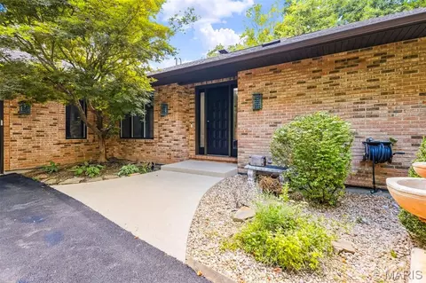 Exterior - 324 Druscilla Ln, Waterloo, IL 62298 photo 8 of 33