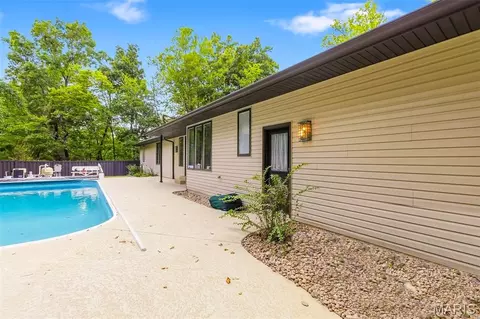 Exterior - 324 Druscilla Ln, Waterloo, IL 62298 photo 27 of 33