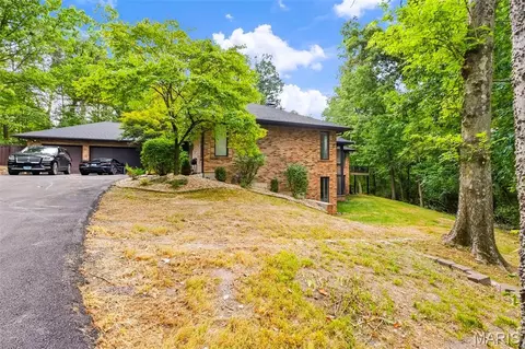 Exterior - 324 Druscilla Ln, Waterloo, IL 62298 photo 6 of 33