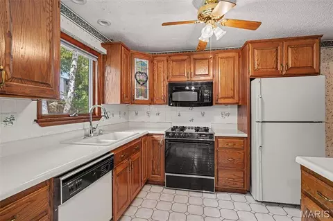 Kitchen - 9311 Cinnabar Dr, Sappington, MO 63126 photo 2 of 2