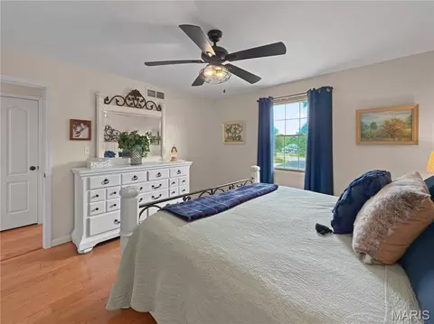Bedroom - 26 Islander Dr, Brighton, IL 62012 photo 4 of 8
