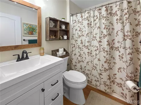 Bath - 26 Islander Dr, Brighton, IL 62012 photo 1 of 5
