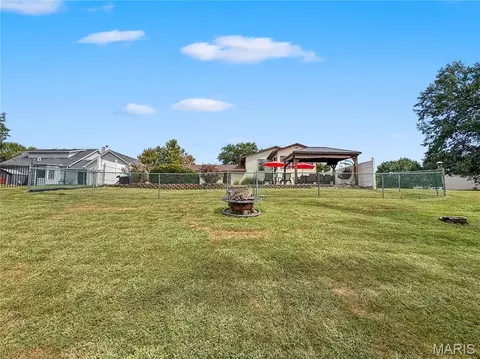 Exterior - 26 Islander Dr, Brighton, IL 62012 photo 16 of 17