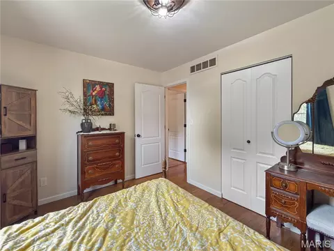 Bedroom - 26 Islander Dr, Brighton, IL 62012 photo 7 of 8