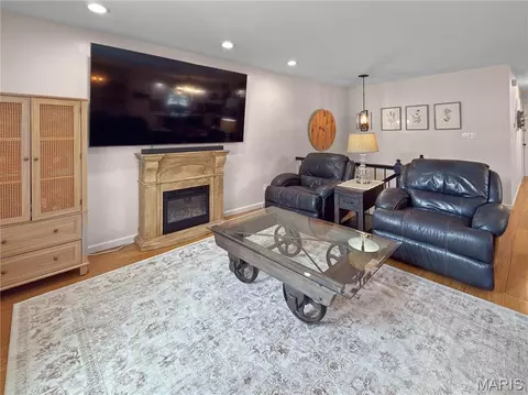 Living - 26 Islander Dr, Brighton, IL 62012 photo 3 of 4