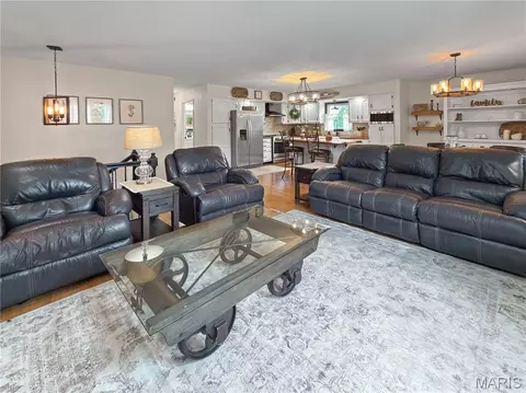 Living - 26 Islander Dr, Brighton, IL 62012 photo 1 of 4